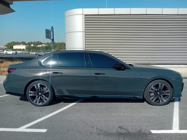 BMW 740i - Image 2