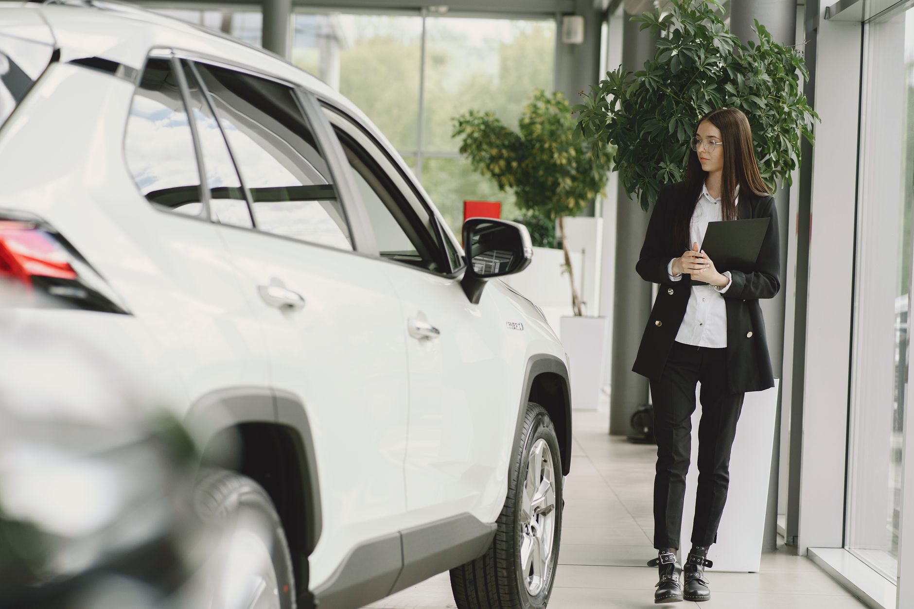 Customer reviewing car transfer documents Dubai with a professional AZ Cars advisor