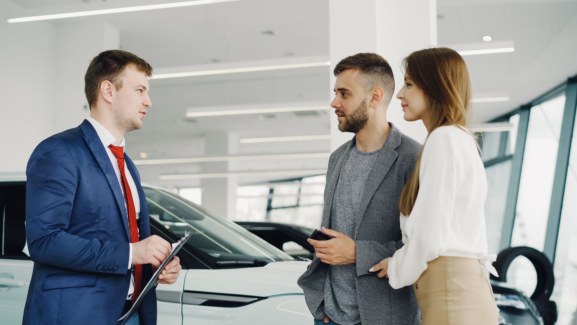 Car valuation process in Dubai at AZ Cars professional showroom