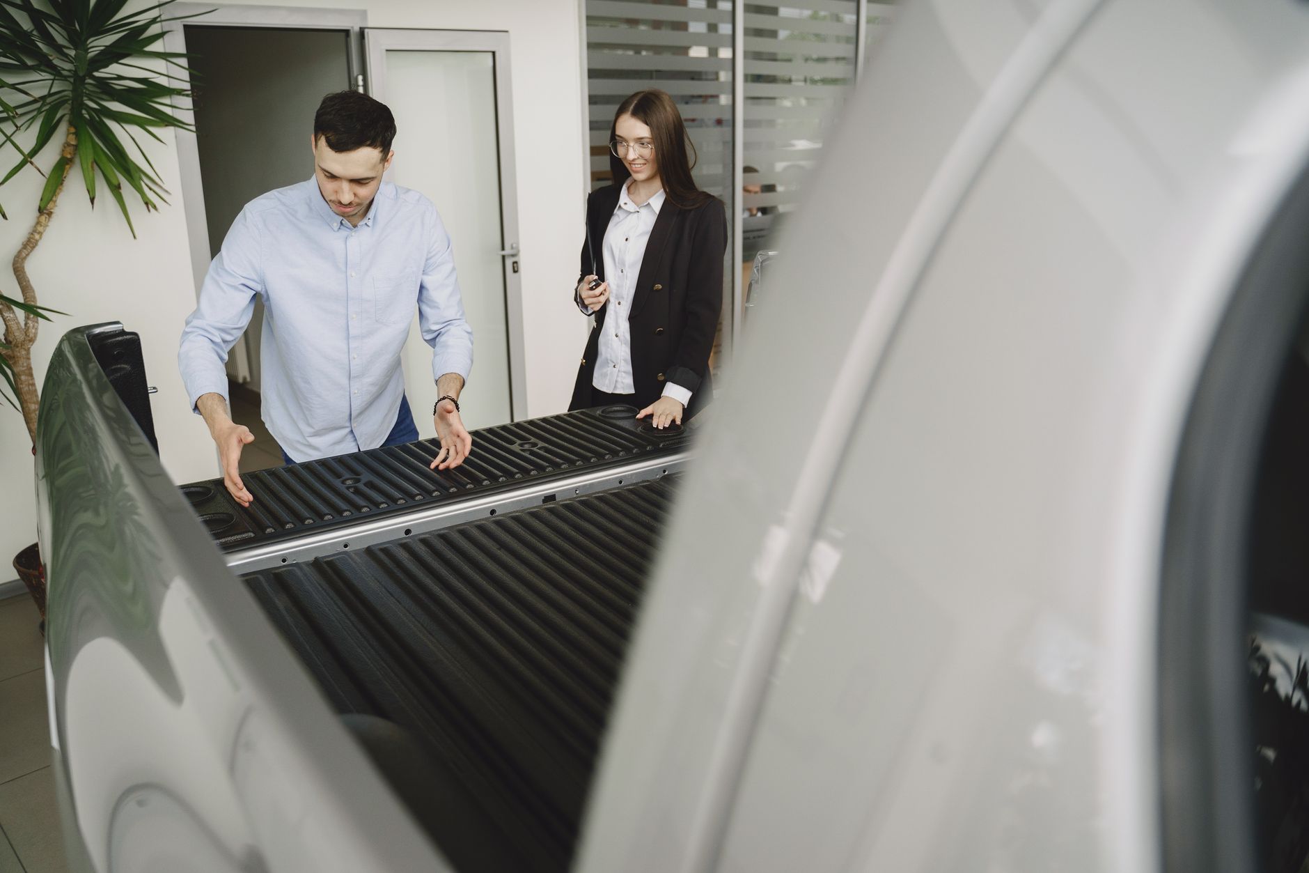 Customer receiving selling a car in Dubai documents from a professional AZ Cars advisor